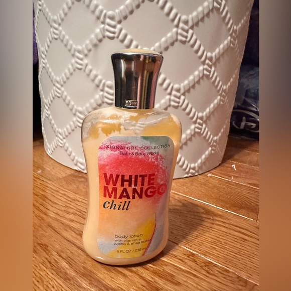Bath and & Body Works WHITE MANGO CHILL Lotion Signature Collection 8oz (As-Is) - Picture 1 of 3
